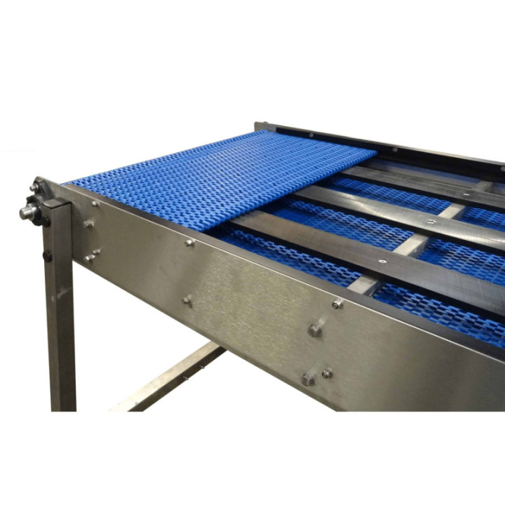 DANMATIC Conveyor – przenośnik z niebieską taśmą, widok z boku