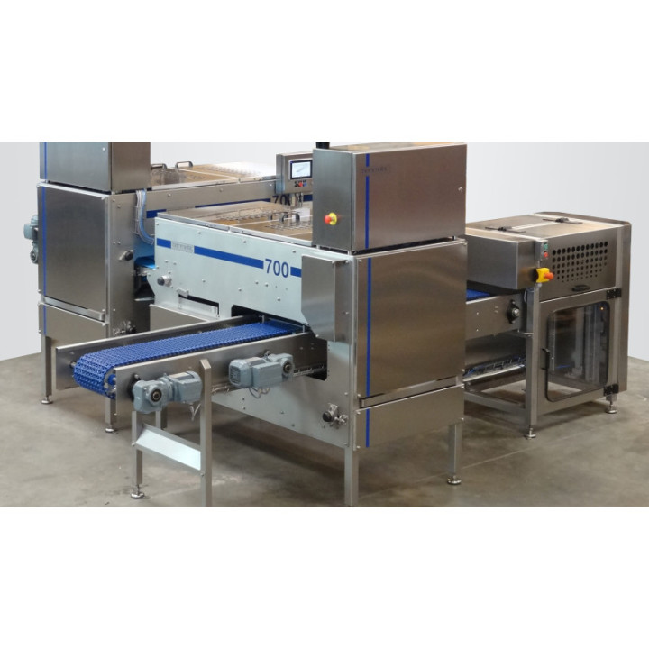 DANMATIC Retracting Unit Compact model – urządzenie w linii produkcyjnej