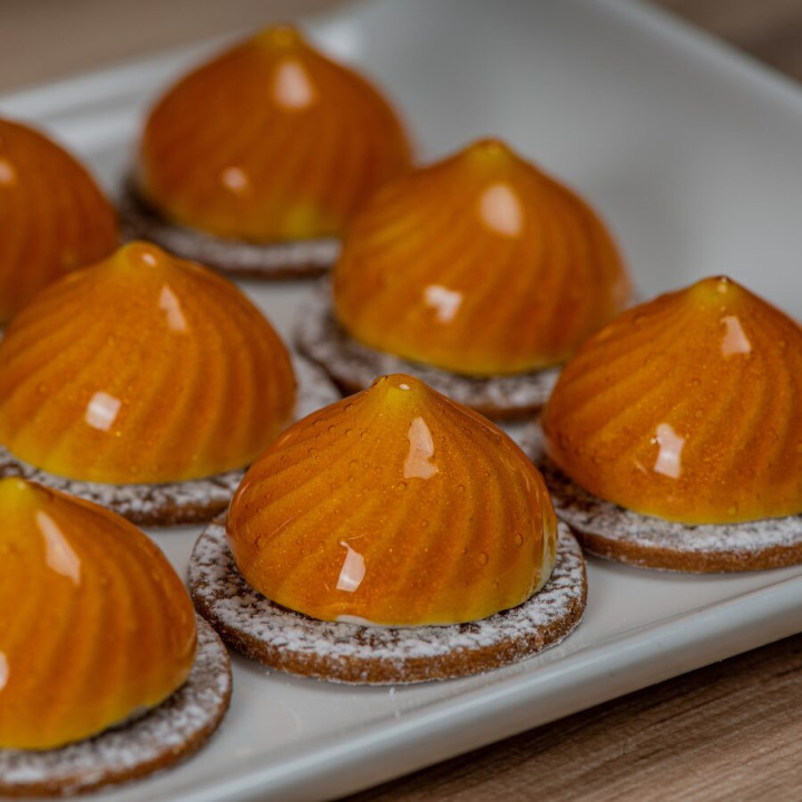 Forma silikonowa SILMAE Mini Striped Half Sphere Ø32X20 — 400X300