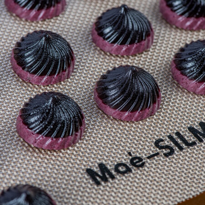 Forma silikonowa SILMAE Mini Striped Half Sphere Ø32X20 — 400X300